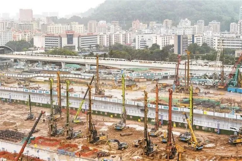 深圳机场东枢纽建设现场。宝安日报记者 刘安邦 李雅静 摄